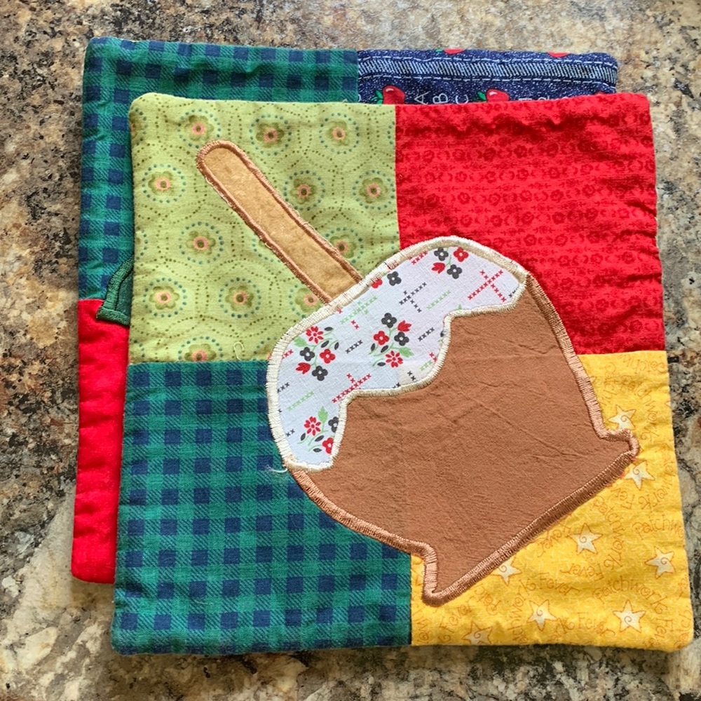 Patchwork Forever 2 - 8 1/4” Square Quilted Apple Theme Pads